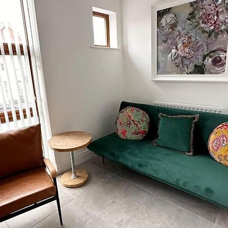 Boutique Style Apartment เบลฟาสต์ ภายนอก รูปภาพ